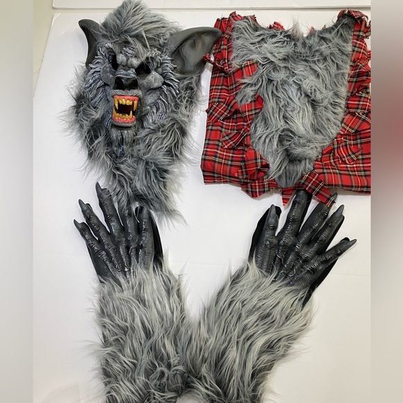 🚨SOLD🚨 Custom: Brown and red wolf man custom - Picture 2 of 5